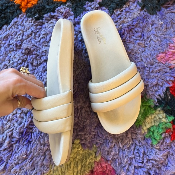 Cute cream colored slides/sandals - Picture 2 of 3
